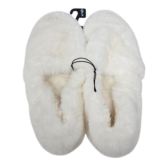 NEW Secret Treasures 9 Cream Fuzzy Faux Fur Slipper Shoe Comfort Soft Warm - Picture 1 of 3